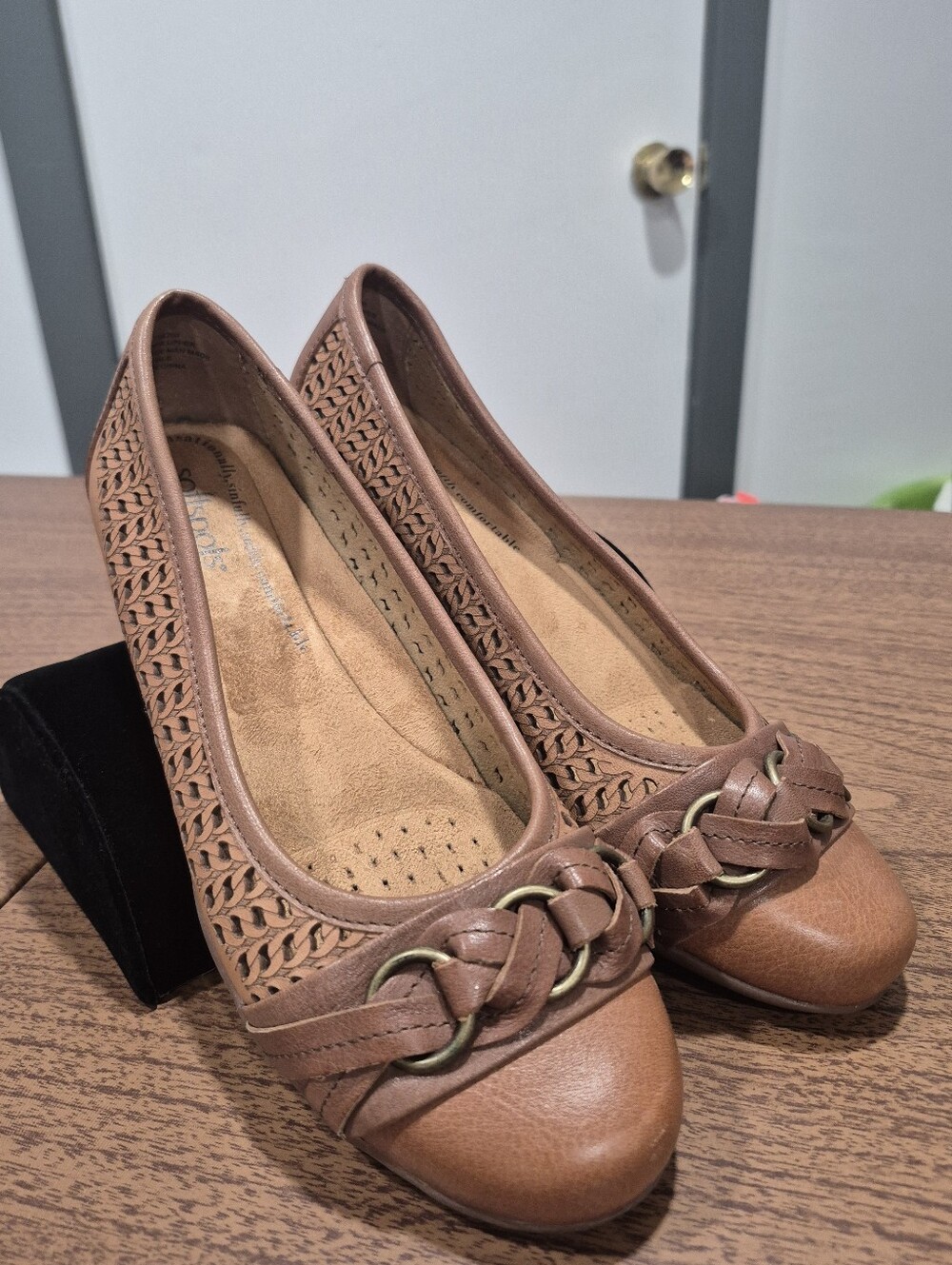Like New! Softspots Posie Laser Leather Slip On Shoes